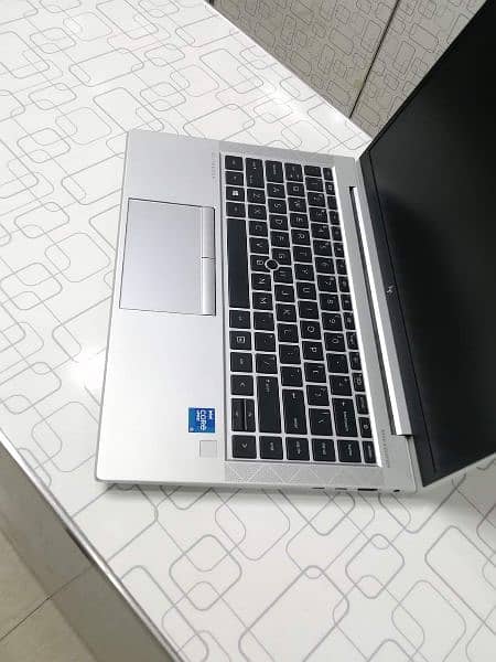 Hp EliteBook 840 G8 : Core i5 11th Gen : 16/512 1