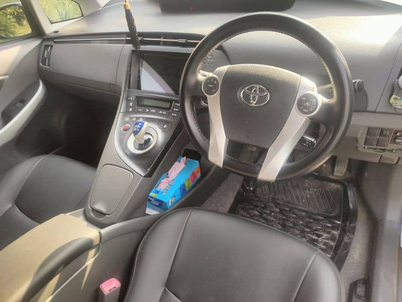 Toyota Prius 2011 1