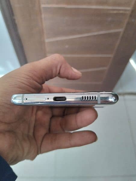 samsung 21 plus 5g 8gb 128gb spot / minor wihte spot back glass crack 2