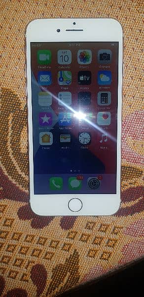 i phone 7 rom 128 gb non PTA 4 month sim working kare gi water peck he 2