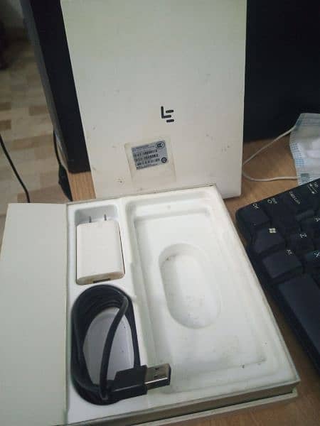 lecos mobile urgently selling condition 9/10 set charger box Bluetooth 5