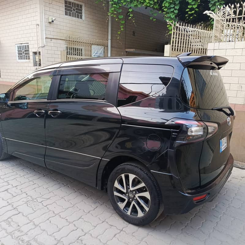 Toyota Sienta 2016 1