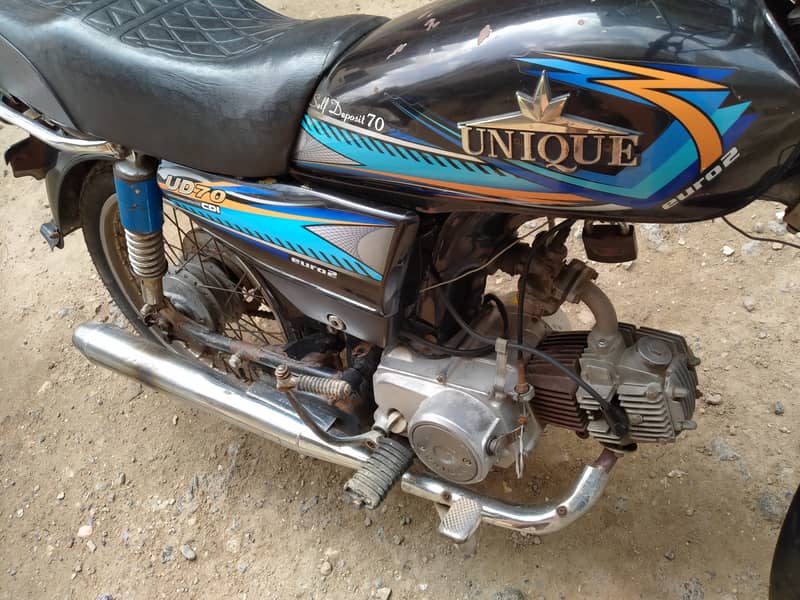 Unique black colour 70 CC bike sale very nice condition 2