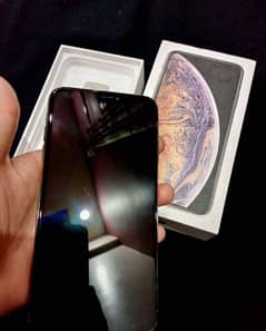 iphone Xs max 256gb . . Urgent Sale ! :03207353182