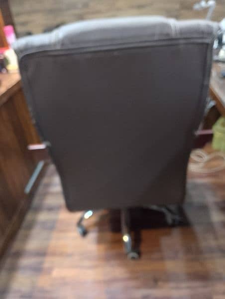 Boss chair for sale in cheap rate 3