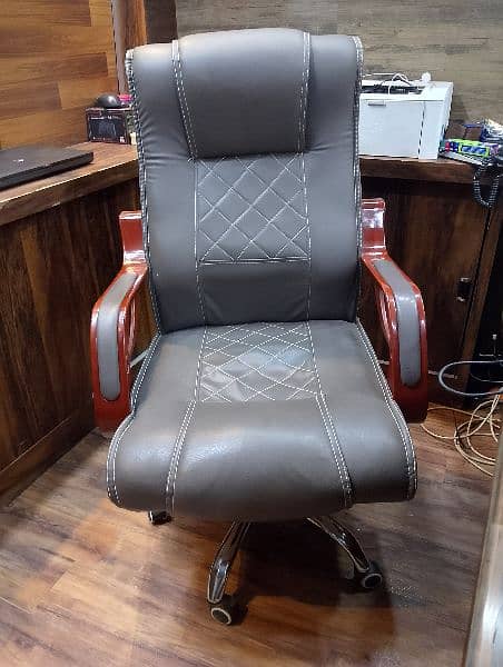 Boss chair for sale in cheap rate 5