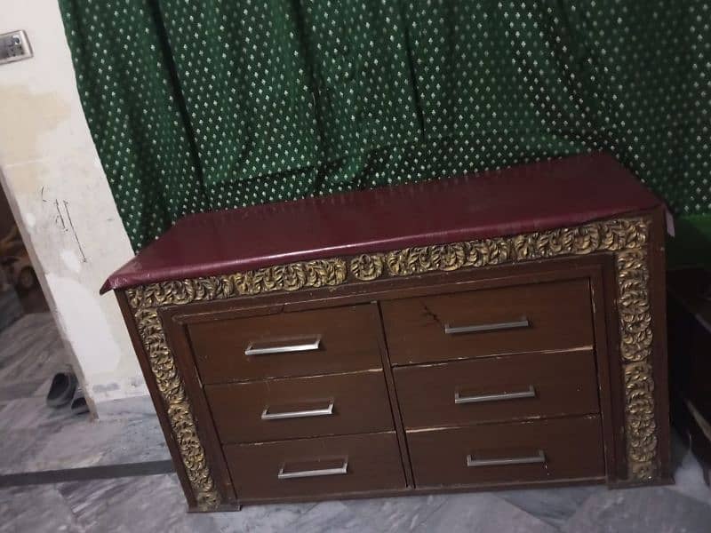 selling chinyoti wood console 1