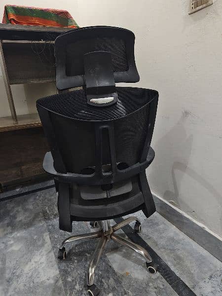 Revolving medicated Office chair 2