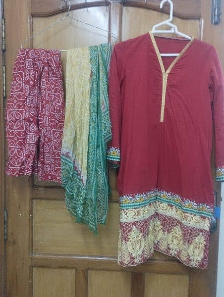 ladies chiffon and lawn 3 piece suit in 2500-3000rs 0