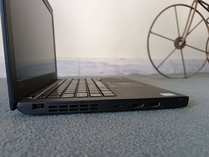 Lenovo Thinkpad x260 Core i5-6 generation 8/256 SSD. 2