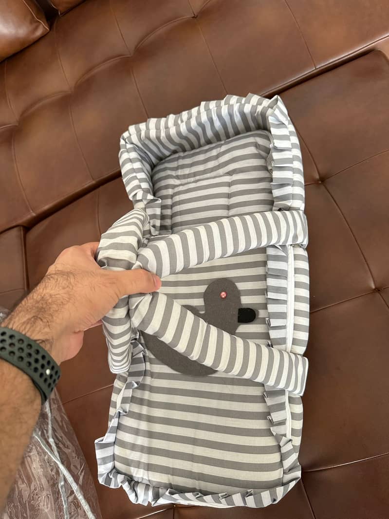 Baby Carry Nest Grey 10/10 Zubaida's 1