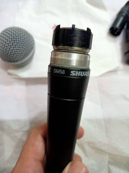 Shure SM58 original, dynamic microphone with XLR cable 2