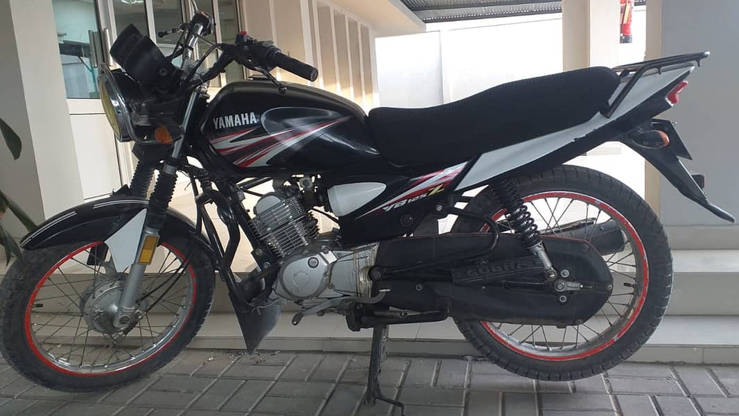 Yamaha YB 125Z (2019) Black Color 2