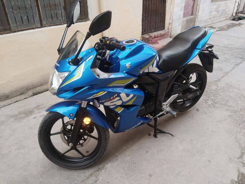 Suzuki Gixxer 21 model Islamabad number 4