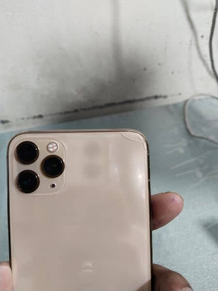 iphone 11 pro max 4