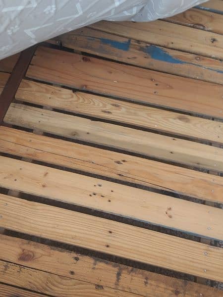 wooden bed best condition 3