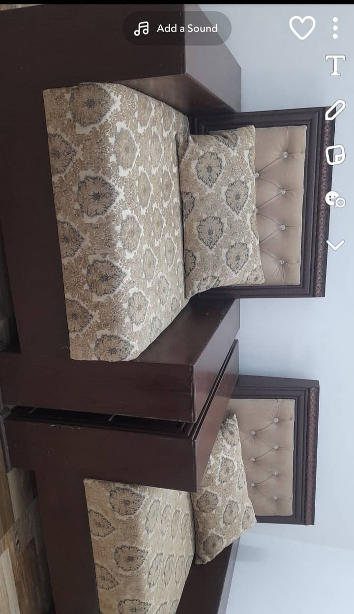 Almost New sofa set  slightly use 4