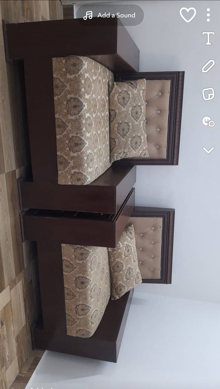 Almost New sofa set  slightly use 5