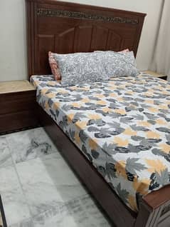 bed with 2 said table very good condition 0