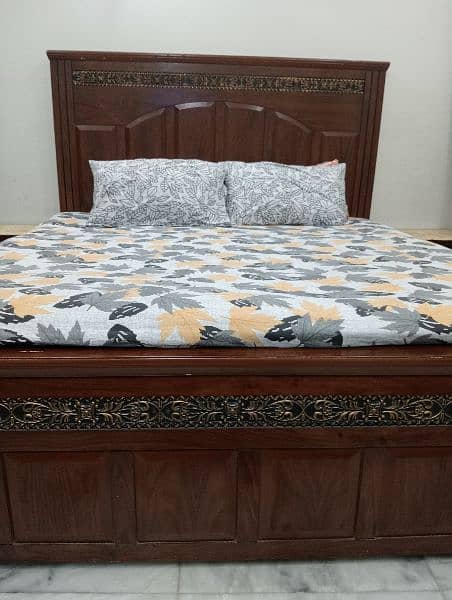 bed with 2 said table very good condition 1