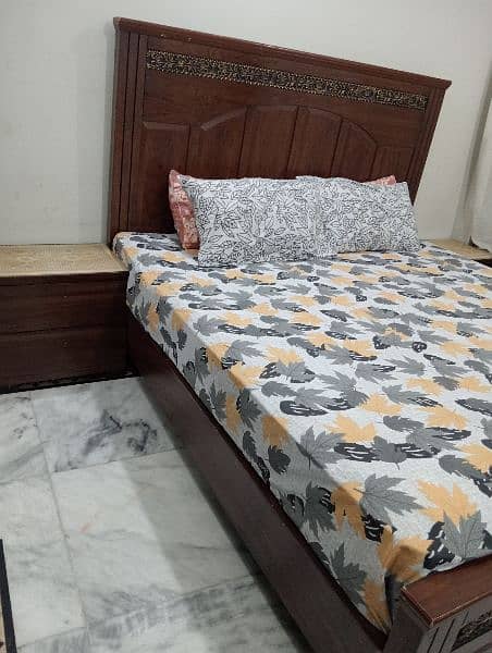 bed with 2 said table very good condition 2