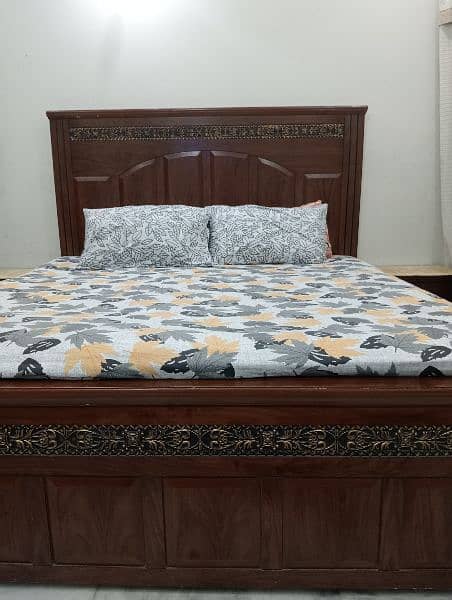 bed with 2 said table very good condition 5