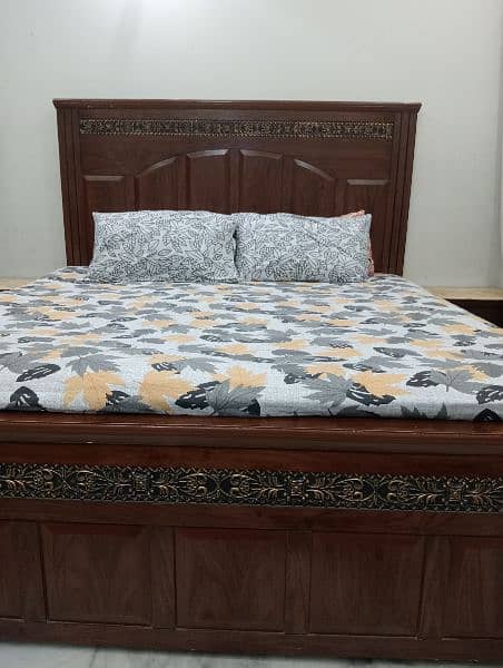 bed with 2 said table very good condition 7