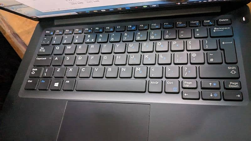 Dell Latitude 7290 8th Gen 4