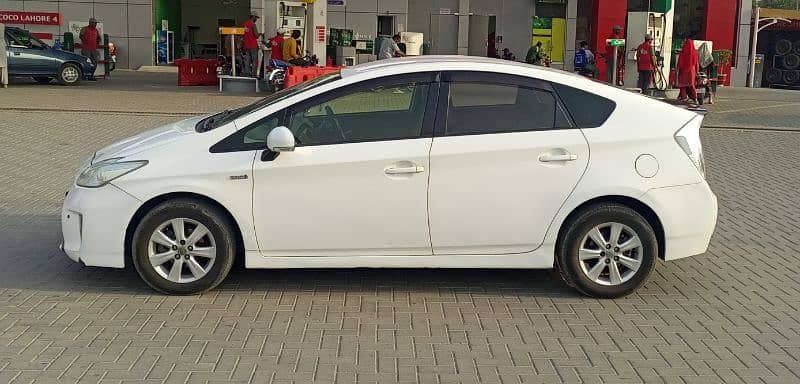 Toyota Prius 12/15 Genion Car Urgent sell 2