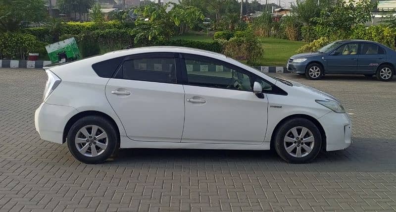 Toyota Prius 12/15 Genion Car Urgent sell 3