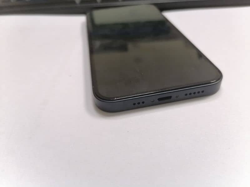 iPhone 13 Midnight Jv128gb 100% health 10/10condition 4month sim time. 7