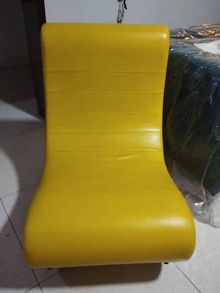 slightly used beautifull brught trendy rocking chair 1