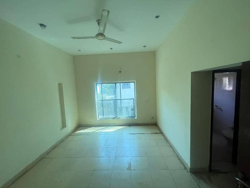 2 kanal indipendent First floor with wide parking 3