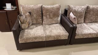 Used 6 seater sofa set available in Model Town Lahore