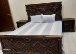 Old Design Wooden Used Double Bed For Sale With 2 Side Draw & Chairs 0