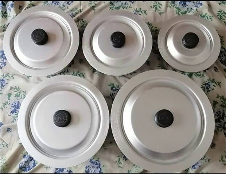 All crockery are available in 25000 only. 1