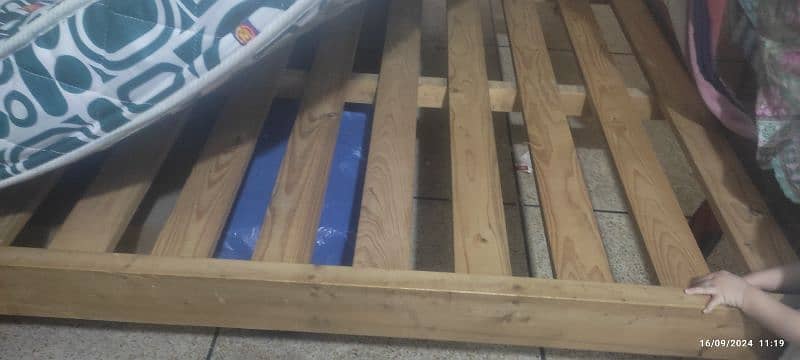 urgent sale wood bed structure without back. . . 2