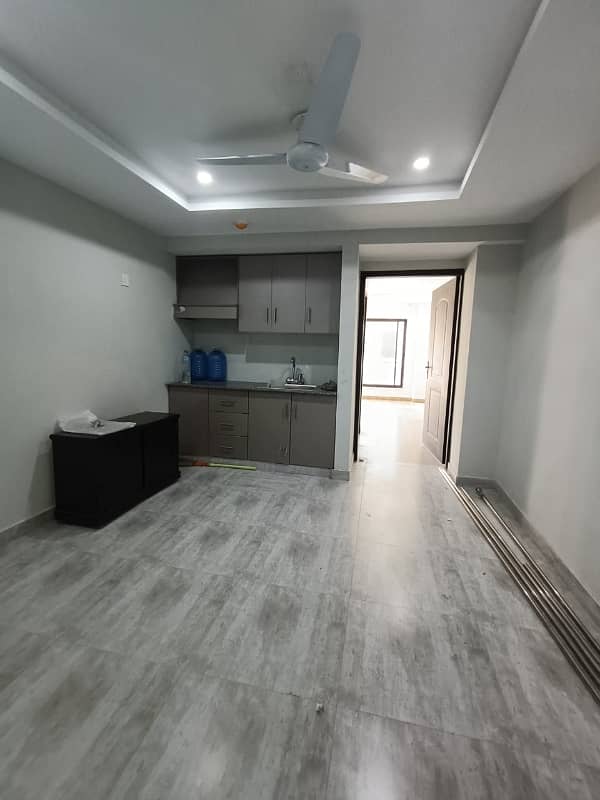 ONE BED APPARTMENT AVAILABLE FOR RENT IN BAHRIA TOWN PHASE 7 2