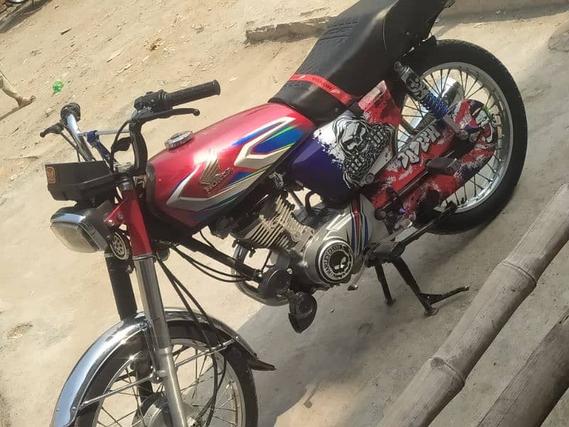 Honda 125 10/10 condition 1000km drive. 1