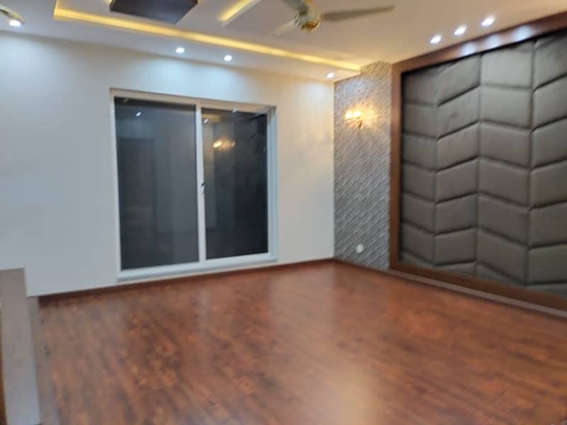 Ready To Buy A House 10 Marla In Bahria Town - Overseas B 8