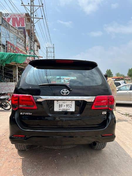 Toyota Fortuner 2013 4