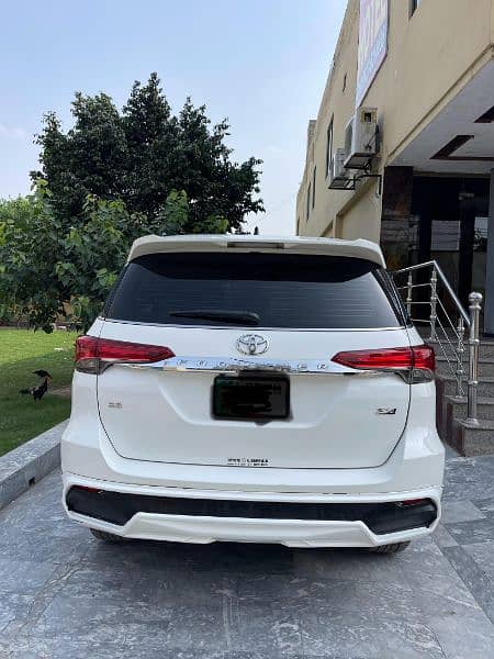 Toyota Fortuner Sigma Modal 2018 White colour 5