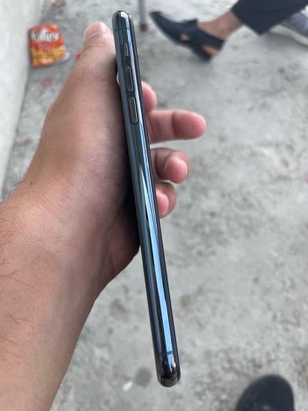 Iphone 11 pro max non Pta not jv 4