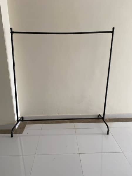 black  hanging  rack 1