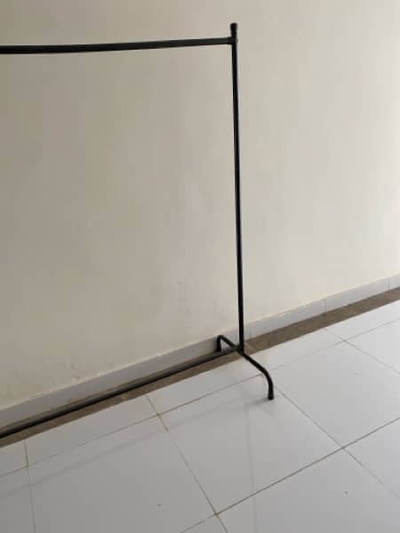 black  hanging  rack 2