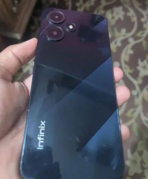 Infinix Hot 30 play 10/10 with box and charger 4/64 1