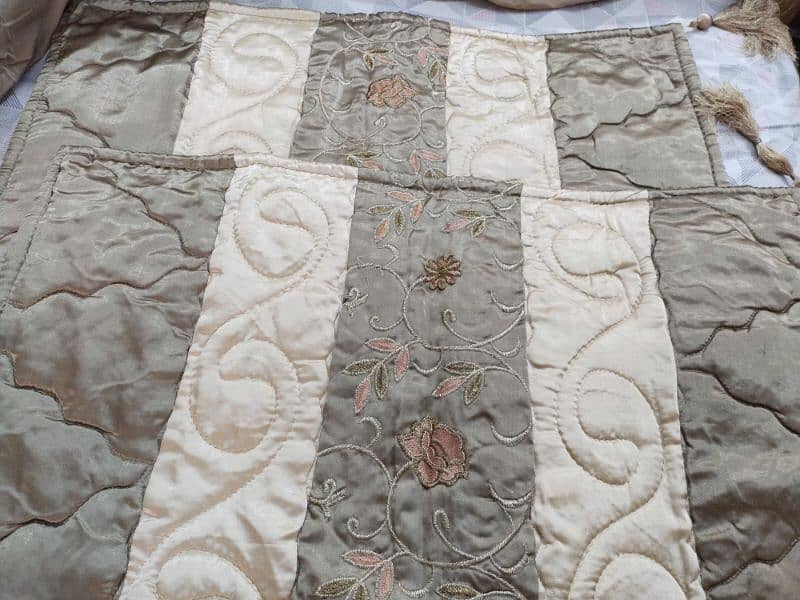 Embroidered zariyee comforter n two pillow covers 1