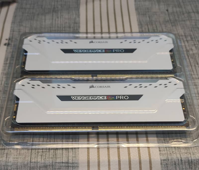 Corsair VENGEANCE RGB PRO white 16GB (2 x 8GB) DDR4  3200MHz 2