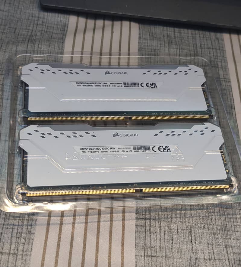 Corsair VENGEANCE RGB PRO white 16GB (2 x 8GB) DDR4  3200MHz 4