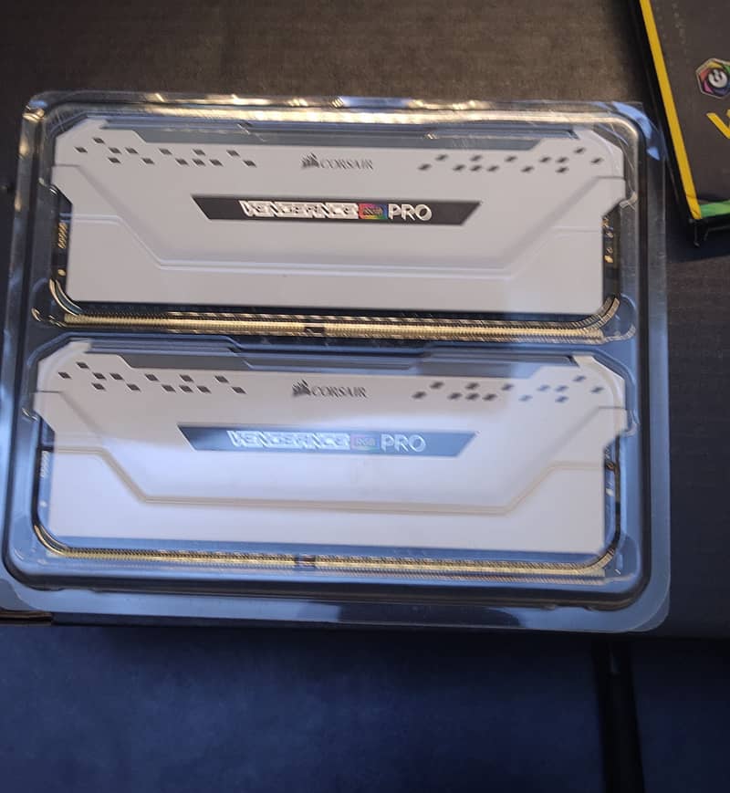 Corsair VENGEANCE RGB PRO white 16GB (2 x 8GB) DDR4  3200MHz 5